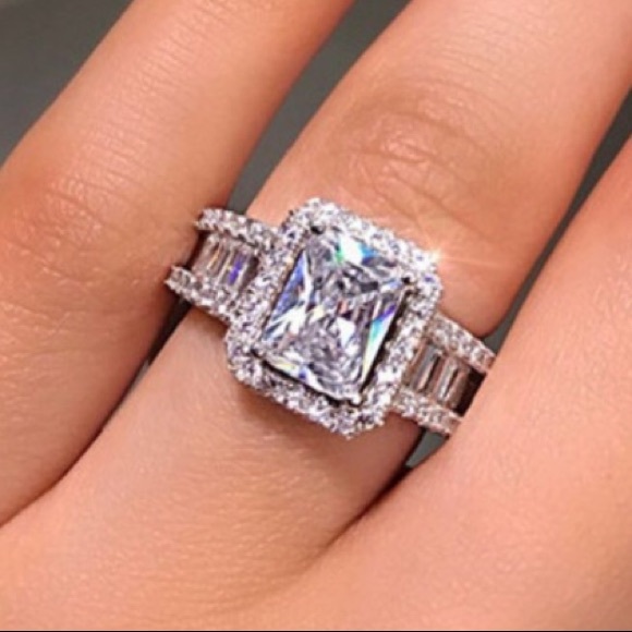 NEW 18k White Gold Radiant & Baguette Wedding Ring - Picture 6 of 6